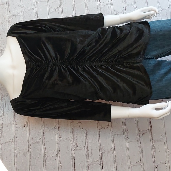 Torrid Shirred Front Black Stretch Velvet Off the Shoulder Top 2 2X NWT - Picture 4 of 8